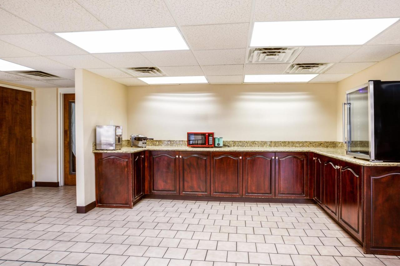 Red Roof Inn Fayetteville I-95 Экстерьер фото