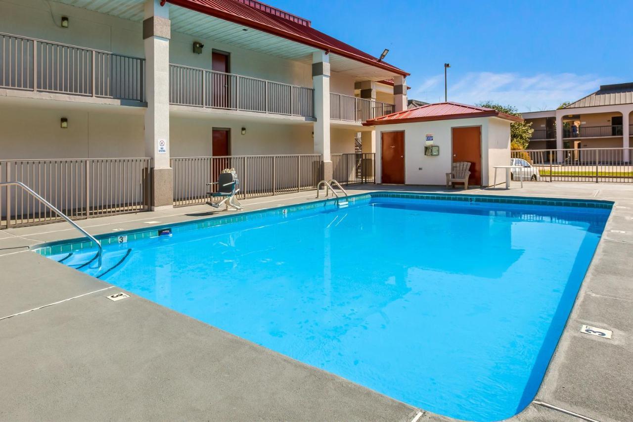 Red Roof Inn Fayetteville I-95 Экстерьер фото