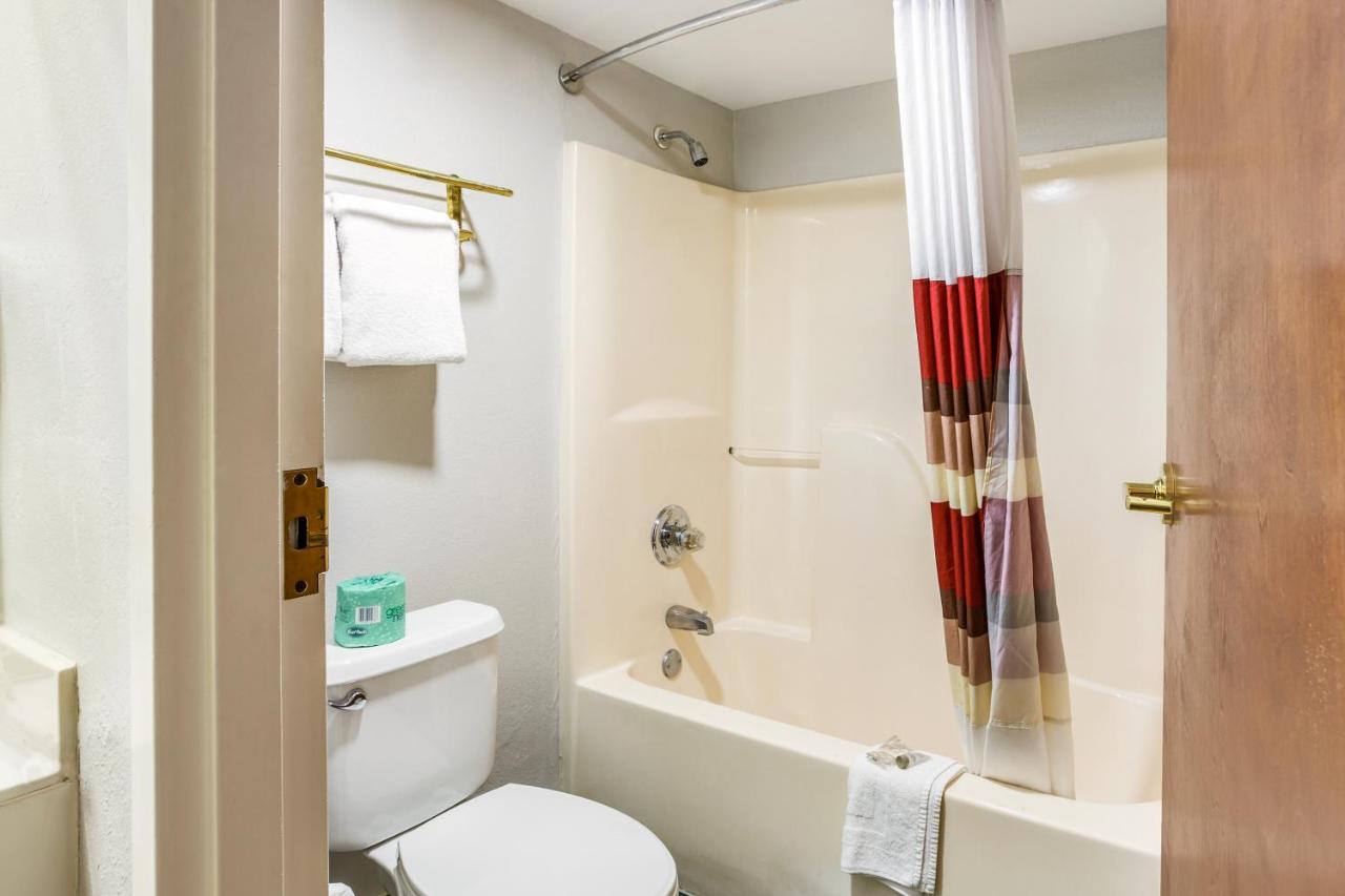 Red Roof Inn Fayetteville I-95 Экстерьер фото
