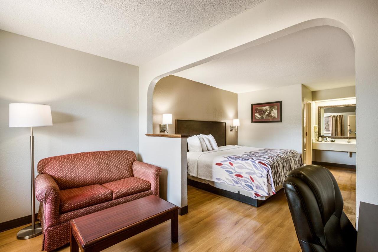 Red Roof Inn Fayetteville I-95 Экстерьер фото