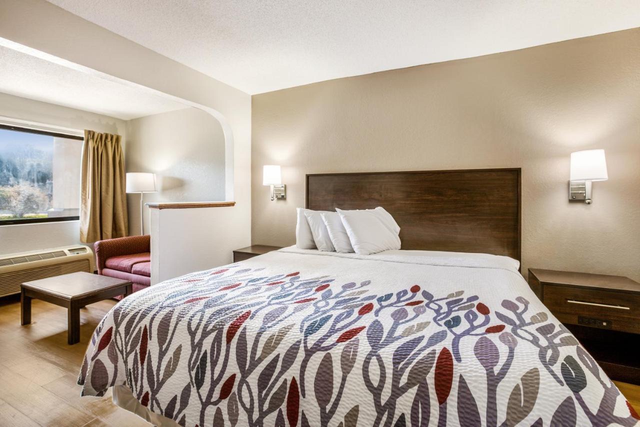 Red Roof Inn Fayetteville I-95 Экстерьер фото