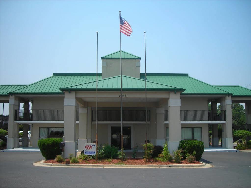 Red Roof Inn Fayetteville I-95 Экстерьер фото